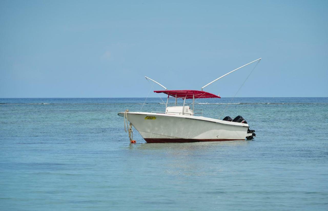 Gold Beach Resort Flic en Flac Экстерьер фото
